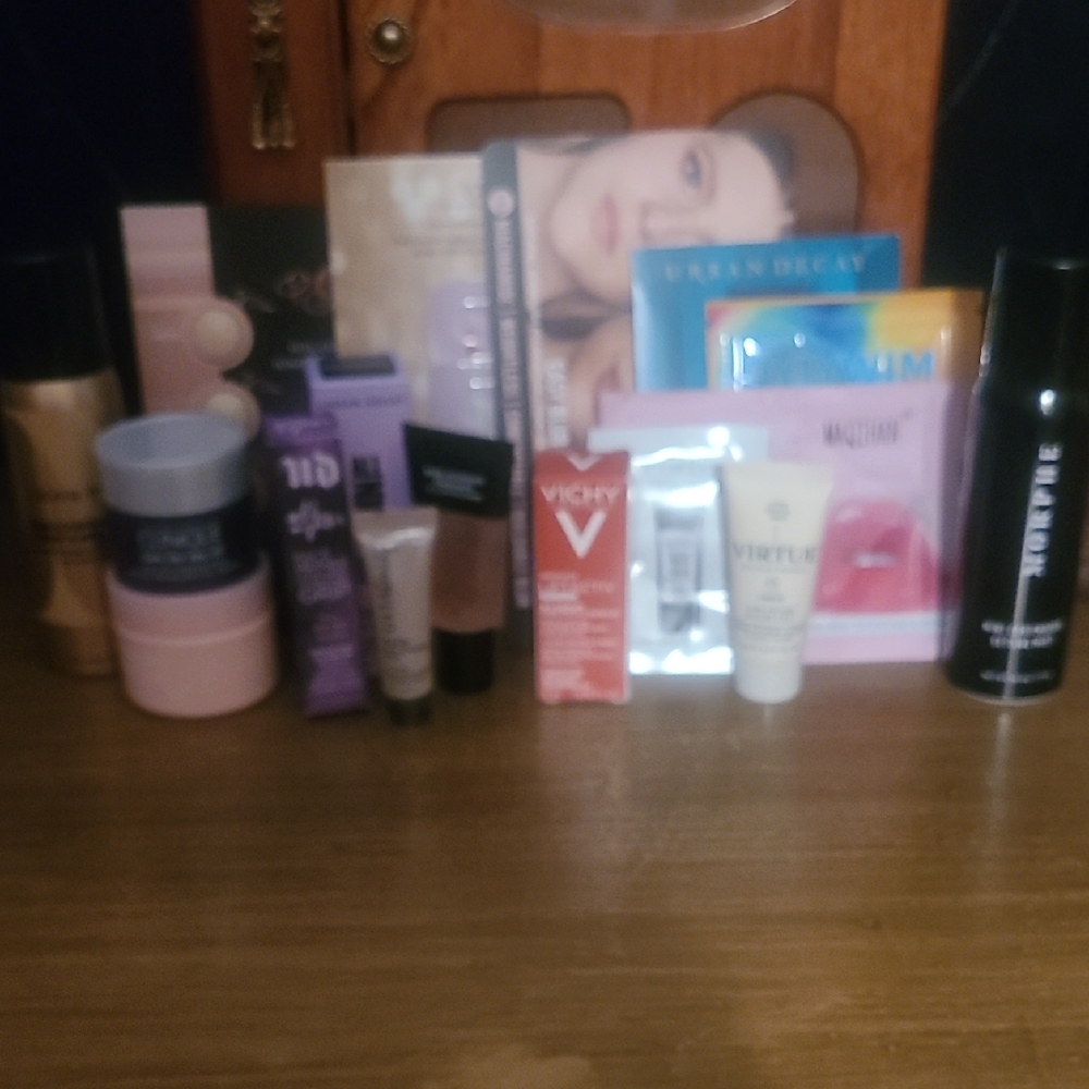 17 Piece Beauty Sampler